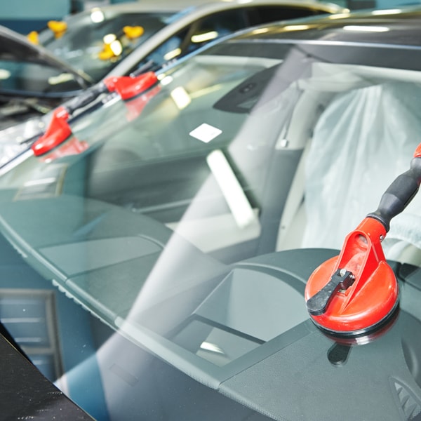 Auto glass company to call when windshield is broken 