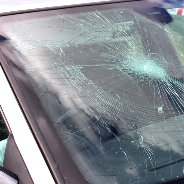 what auto glass replacement company to contact and what is the price cost to fix windshield 
